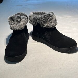 Khombu Jessica Black Zip Up Suede Boots With Soft Faux Fur Trim EUC - Size 9